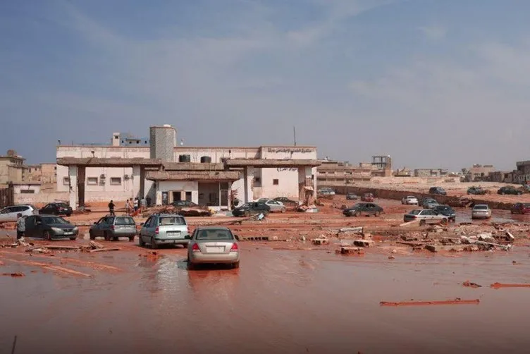 Libya’daki felaketin en korkunç görüntüleri! Sel böyle geldi: Cesetler Akdeniz’e sürükleniyor!