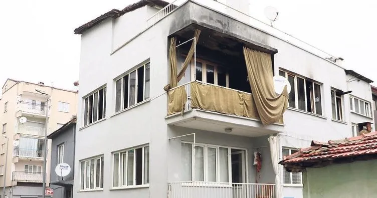 2 yaşındaki kızını boğdu, evi ateşe verdi