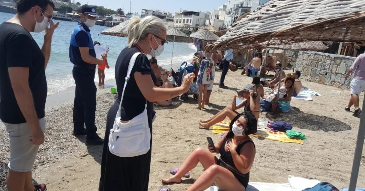 Ситуация в турции сегодня для туристов. Турция пляж. Турция пляж люди. Турецкие женщины на пляже. Турки на турецких пляжах.
