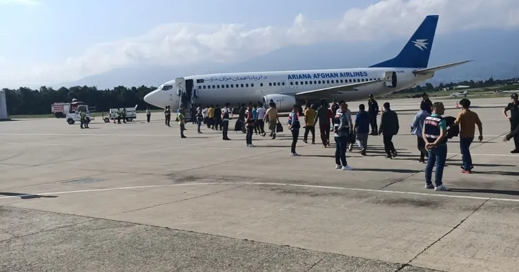 Düzensiz 272 göçmen sınır dışı edildi!