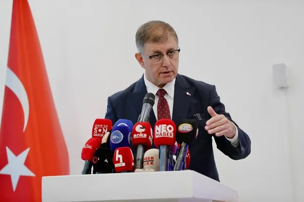 izbbden-karsiyaka-belediyesine-12-milyonluk-tabela-cezasi-1789655447990.jpeg