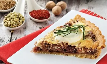 Baharatlı ve kırmızı soğanlı tart
