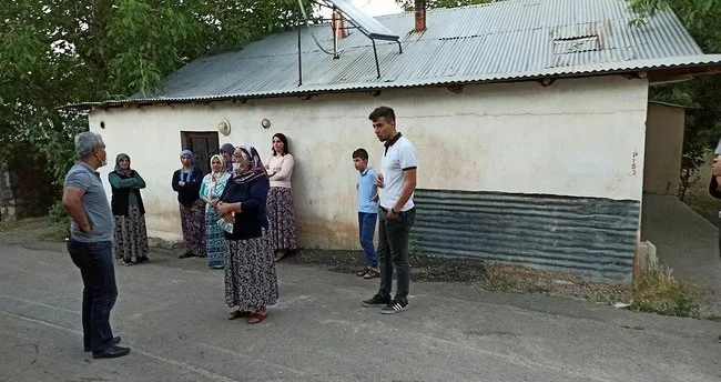 Cinnet getiren öğretmen 40 yıllık komşularına satırla saldırdı - En ...