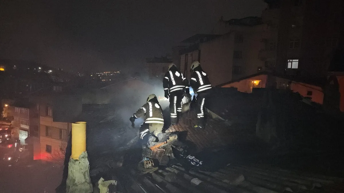 Eyüpsultan’da mutfak tüpü dehşeti yaşattı: Gecekondu alevlere teslim oldu! 1 ölü 1 yaralı Eyüpsultan’da mutfak tüpü dehşeti yaşattı: Gecekondu alevlere teslim oldu! 1 ölü 1 yaralı