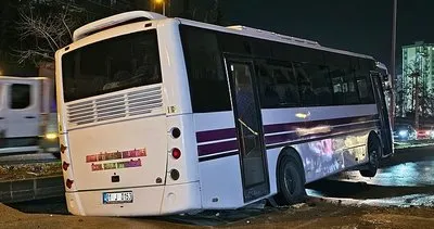 Su borusu patladı: Otobüs oluşan göçüğe düştü #adana
