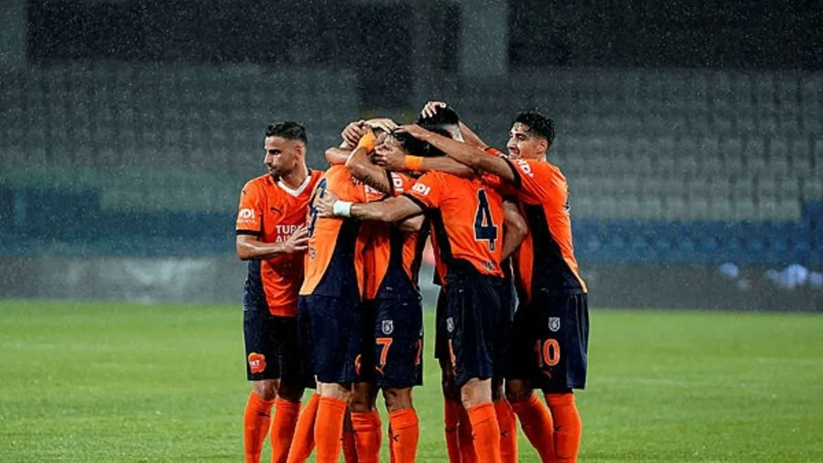 Başakşehir'in rakibi La Fiorita! İlk 11'ler belli oldu... | UEFA Konferans Ligi