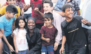 ABD’li şarkıcı Della Miles sınırda