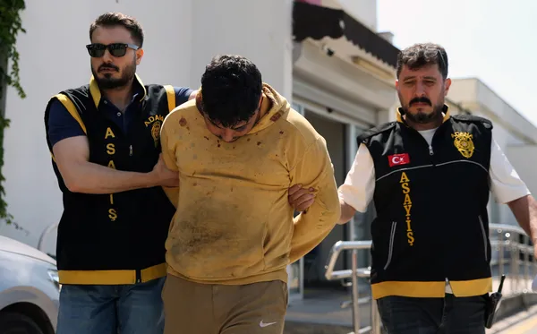 yer-adana-ihbara-giden-polis-memurunu-silahla-yaraladi-suphelinin-piskin-savunmasi-pes-dedirtti-yanlislikla-vu-1782547790579.jpg