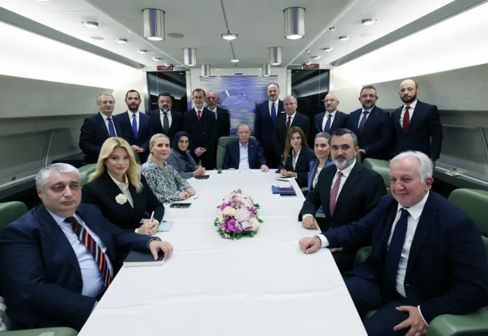 son-dakika-baskan-erdogan-kirgizistan-donusu-ucakta-gazetecilerin-sorularini-yanitladi-1788343297625.png