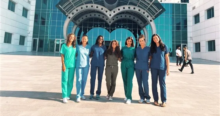 16 ülkeden tıp öğrencisi Kıbrıs’a staja geldi