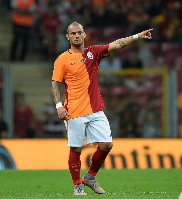 Sneijder'e 4.5 milyon Euro