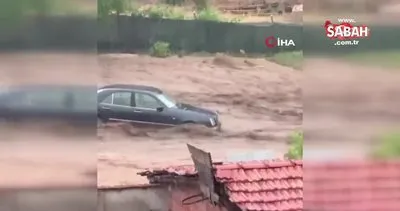 Ankara’da caddeler göle döndü, otomobiller suya gömüldü | Video