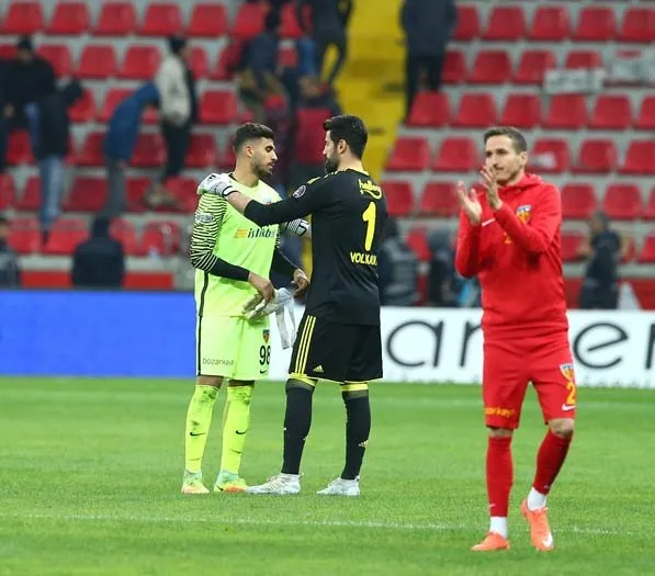 Kayserispor'un genç kalecisi Vedat'ın hüzünlü gecesi...