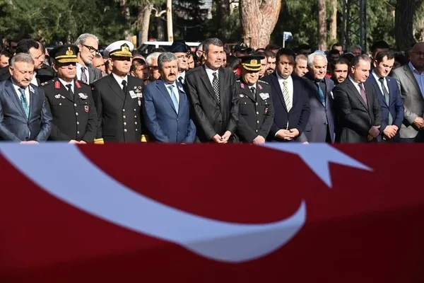 sehit-polis-tulek-mersinde-son-yolculuguna-ugurlandi-1670151386114.jpg