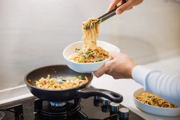 hazir-noodlelarda-salmonella-tehlikesi-106-vaka-dogrulandi-urunler-toplatiliyor-1783066387988.jpg