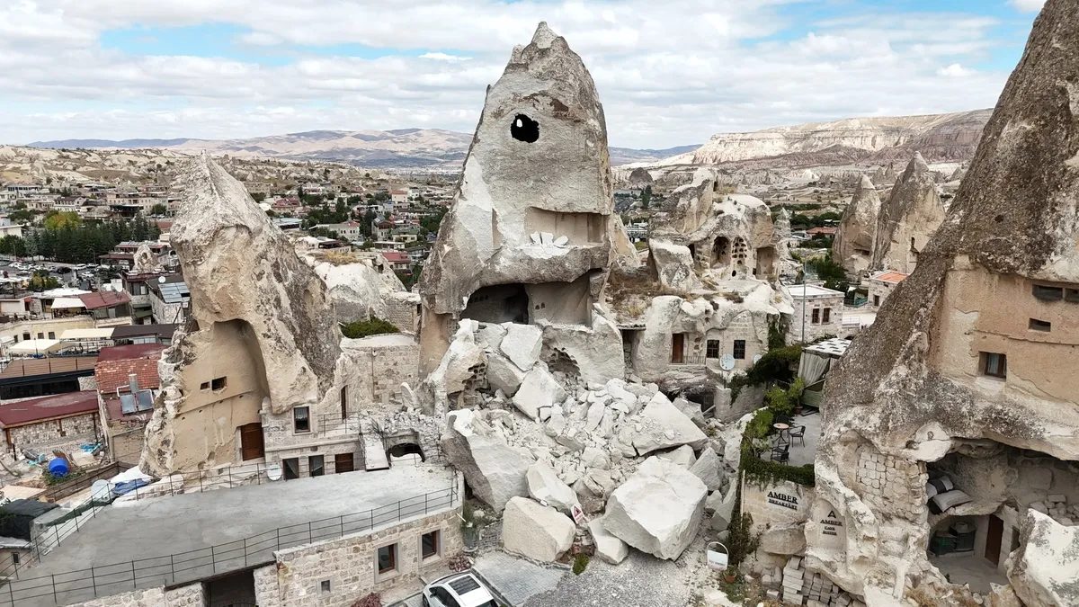 UNESCO mirasında tehlike: Kapadokya’da peribacası yıkıldı!