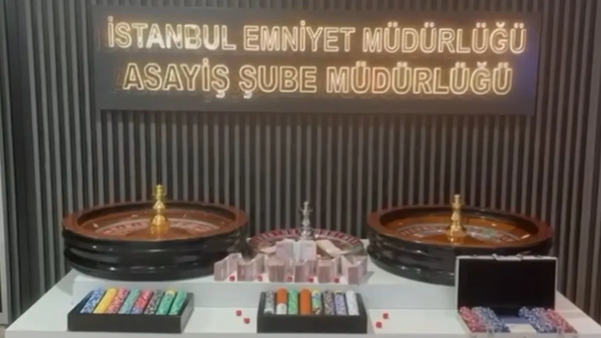 Baba-oğuldan her şey dahil kumar turu! Ahlak büro kumarhaneye dönüşen evi bastı ruletleri ele geçirdi Baba-oğuldan her şey dahil kumar turu! Ahlak büro kumarhaneye dönüşen evi bastı ruletleri ele geçirdi