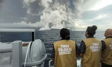Tonga’da yanardağ patladı! Uydu görüntüleri paylaşıldı, birçok ülkeye tsunami uyarısı yapıldı