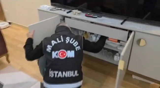 istanbulda-dernek-uzerinden-vugun-yapanlara-operasyonyardim-paralarini-huzur-hakki-diye-dagittilar-1778051341932.jpg