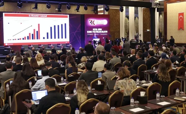 yapay-zeka-pazarinda-13-milyar-dolarlik-hacim-bakan-bolat-2032-hedefini-acikladi-1782463482837.jpg