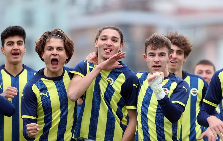 u-19-gelisim-liginde-fenerbahce-trabzonsporu-maglup-etti-1646576051740.jpg