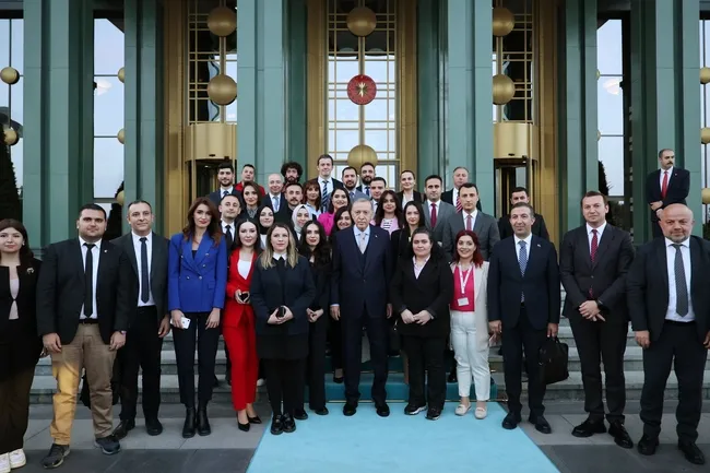 baskan-erdogandan-ogretmen-atamasi-mujdesi-1713296859761.jpg Başkan Erdoğan'dan öğretmen ataması müjdesi!
