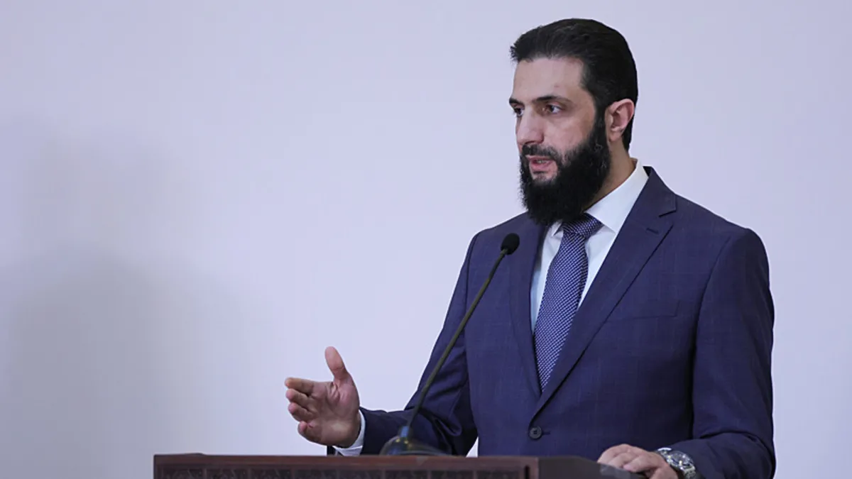 Son dakika: Ahmed Şara Suriye Devlet Başkanlığı görevine resmi olarak başladı Son dakika: Ahmed Şara Suriye Devlet Başkanlığı görevine resmi olarak başladı