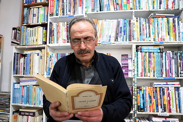 erzurumlu-sahaf-30-yildir-kitaplarla-dolu-bir-hayat-yasiyor-1763273807499.jpeg