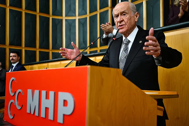 son-dakika-mhp-lideri-bahceli-imrali-ypg-ve-sdgye-silah-birakma-cagrisi-yapsin-1759829201570.jpeg