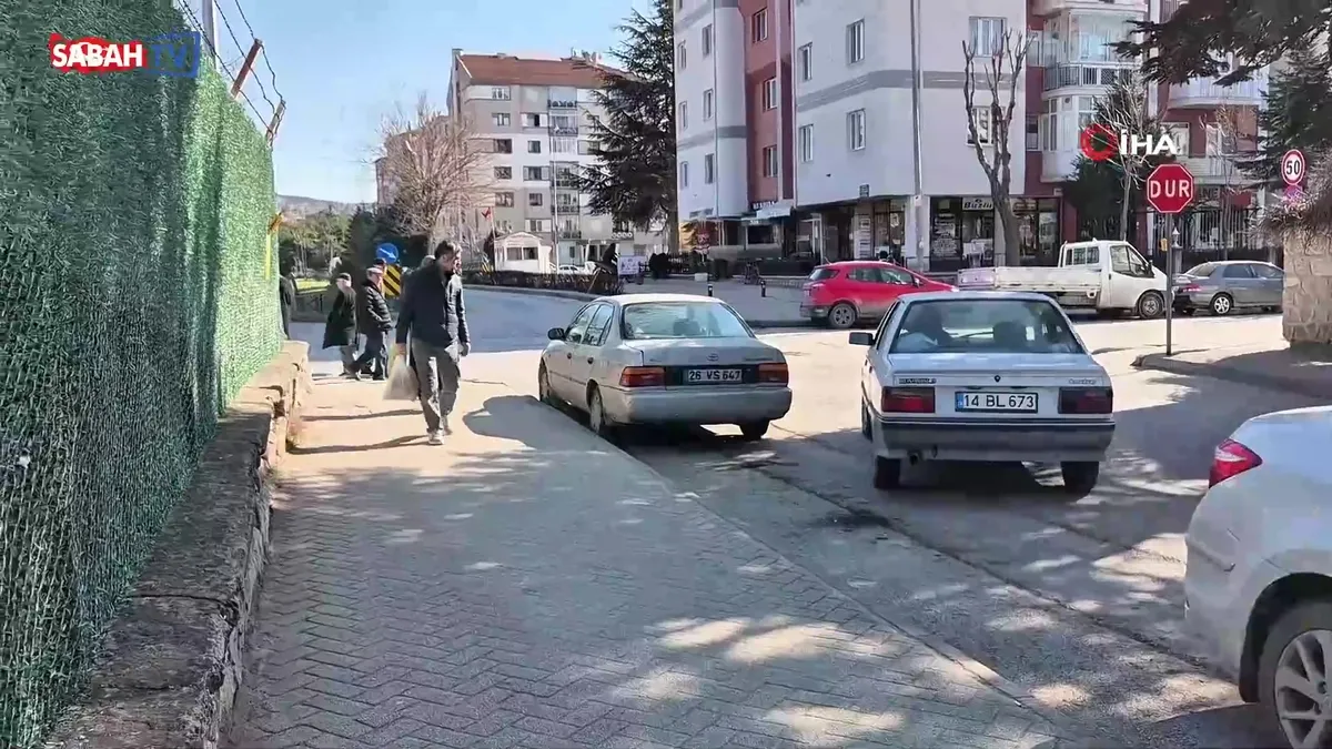 Basılı kalan otomobil kornası vatandaşların kabusu oldu videosunu izle Basılı kalan otomobil kornası vatandaşların kabusu oldu videosunu izle