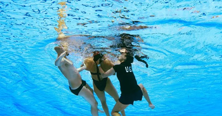 Son dakika haberleri: Amerikalı kadın yüzücü Anita Alvarez yürekleri ağızlara getirdi! İşte o anlar...