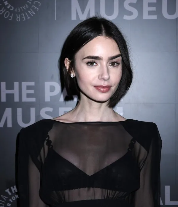 ’Emily in Paris’in yıldızı zayıflığıyla olay oldu! Lily Collins’in ince beli görenleri korkuttu: Vücudunda yağ kalmamış
