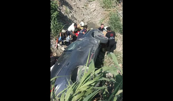 hatayda-feci-kaza-otomobil-yol-kenarina-devrildi-yaralilar-var-1787637346814.jpg