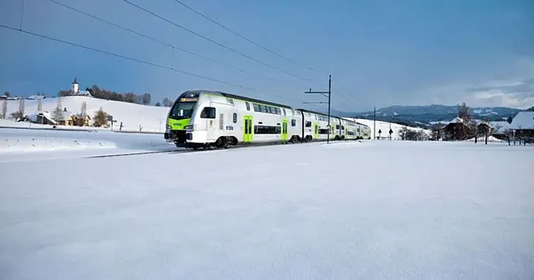  80 yolcuyu taşıyan trenleri raydan çıktı