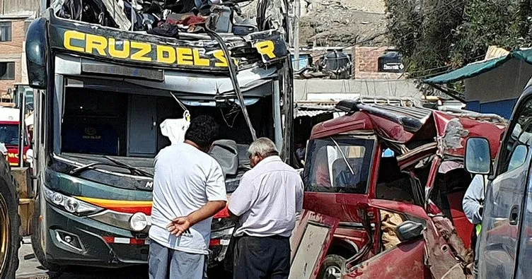 Peru’da yolcu otobüsü park halindeki araçlara çarptı: 16 ölü, 40 yaralı
