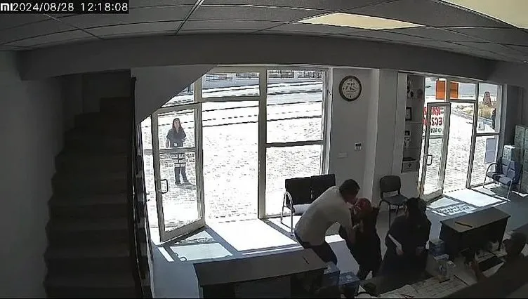 Eczanede korkunç olay: Bıçağı karısına saplamaya başladı! Sebebi...