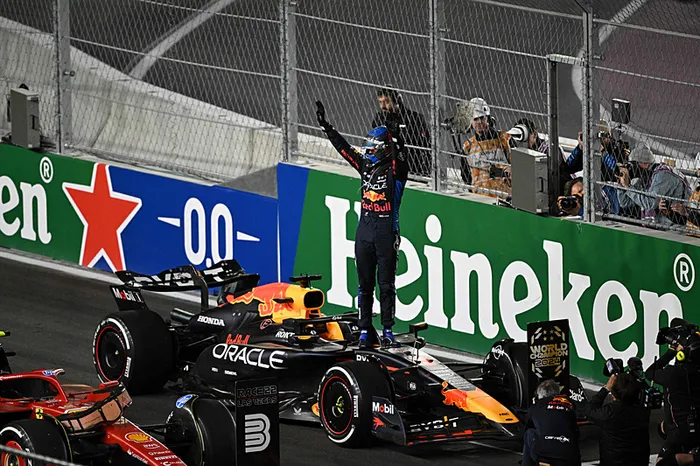formula-1de-max-verstappen-ust-uste-4-kez-sampiyon-oldu-1732435828889.jpeg