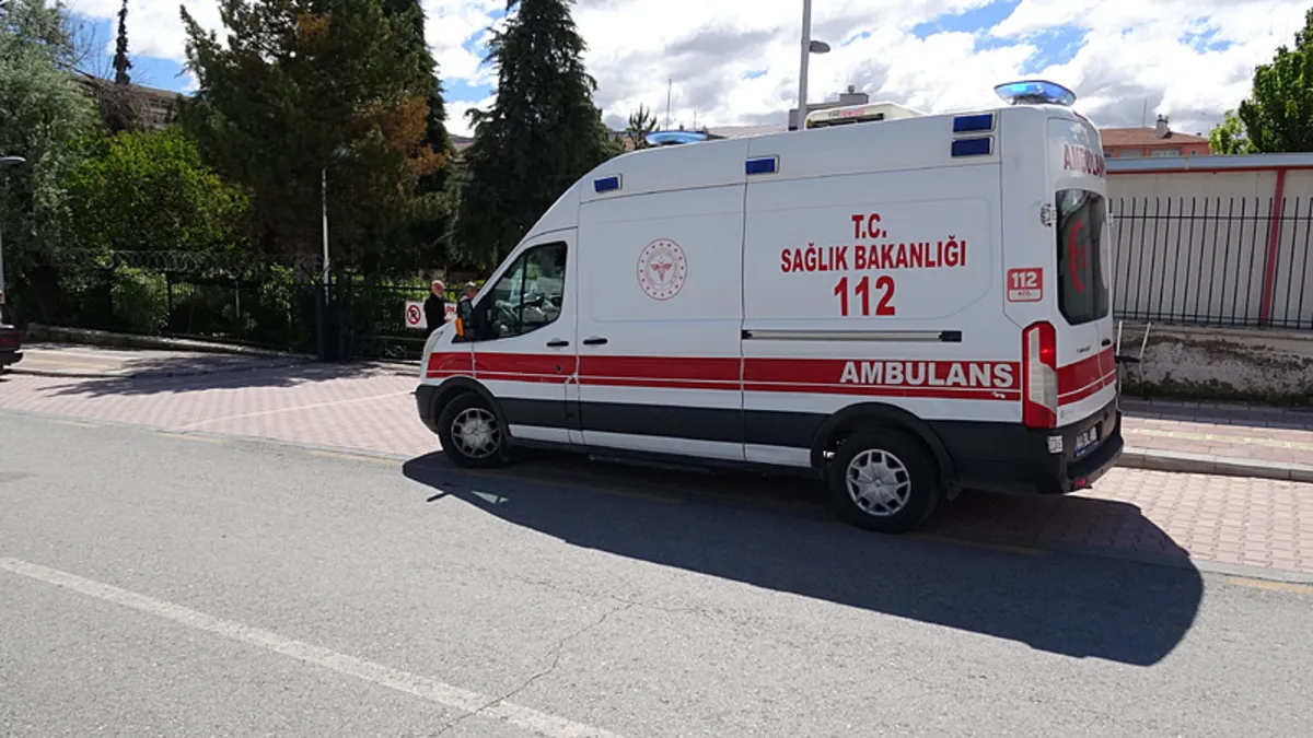 Malatya’da 18 yaşındaki genç kız parktaki kamelyada ölü bulundu Malatya’da 18 yaşındaki genç kız parktaki kamelyada ölü bulundu