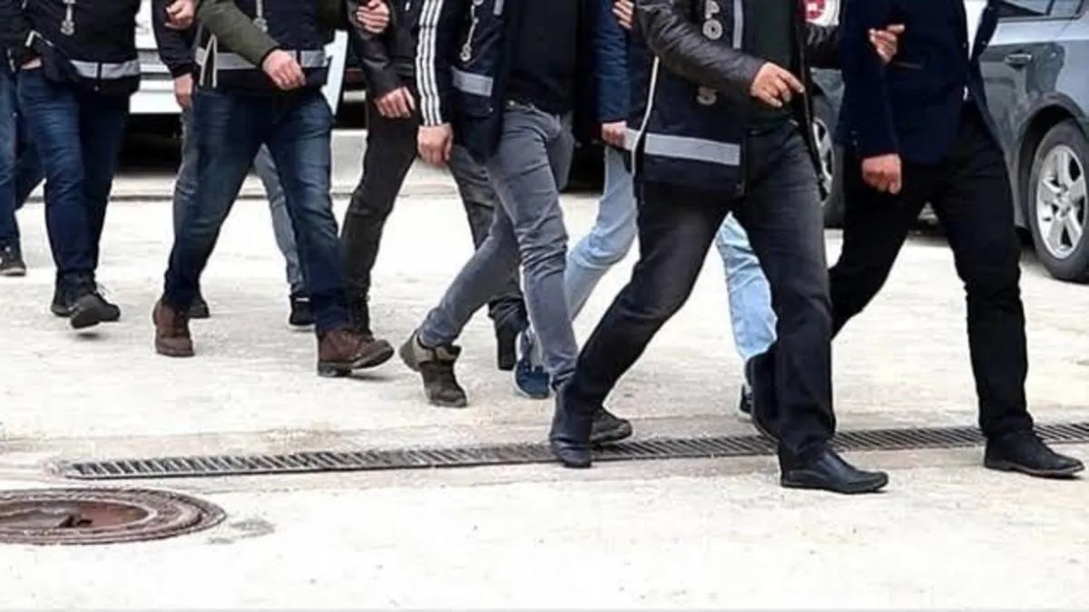 Sahte belgelerle hukuk fakültesi mezuniyeti dağıttılar! 161 şüpheliye operasyon Sahte belgelerle hukuk fakültesi mezuniyeti dağıttılar! 161 şüpheliye operasyon