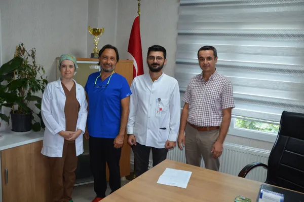 agri-sikayetiyle-gitti-mesanesinden-1-kilogramlik-tas-cikarildimesaneden-cikan-dev-tasa-doktorlar-bile-inanama-1723107200092.jpg