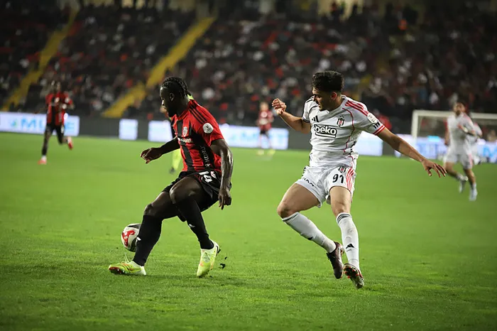 canli-super-ligde-gaziantep-fk-besiktas-maci-1777658332976.jpeg