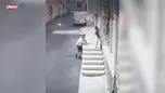 Kovaladığı çocuğu ayak bileğinden tutup yere fırlattı | Video