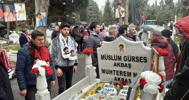 Müslüm Gürses ölümünün 12. yıldönümünde mezarı başında anıldı