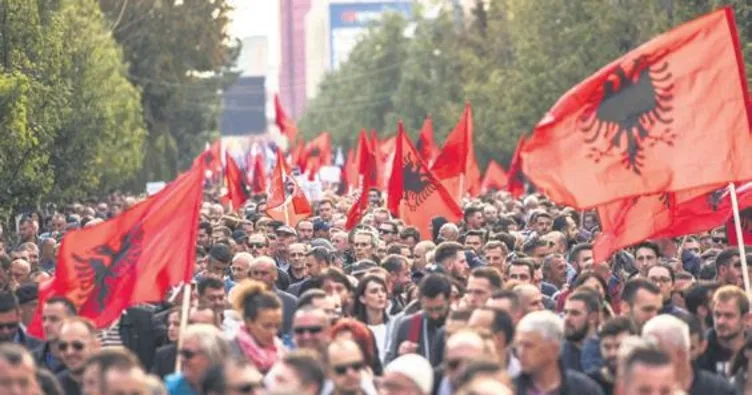 Kosova ile Sırbistan savaşın eşiğinde