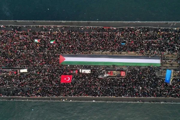turkiye-gazze-icin-tek-yurek-1-ocakta-galata-koprusunde-filistin-icin-buyuk-yuruyus-1766834666209.jpeg Galata Köprüsü'nde Filistin için büyük yürüyüş! Türkiye 1 Ocak'ta tek yürek olacak