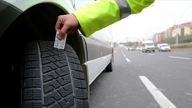 36-maddelik-trafik-kanunu-teklifi-tbmmde-kabul-edildi-aractan-inene-ceza-yagacak-1770921886145.jpg (864×486)
