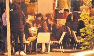 Kardeşler eğlencede