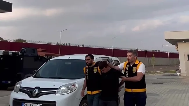 uyusturucu-sucundan-10-yil-hapisle-araniyordu-burnu-yakalatti-1722927623774.jpg