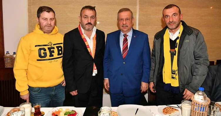 Galatasaray ve Fenerbahçe taraftarlarından anlamlı buluşma