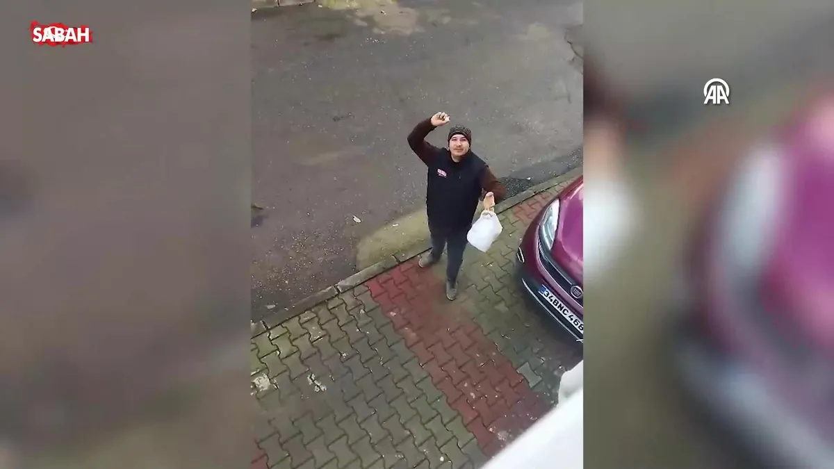 Beykoz’dan kar toplayıp poşetle Tuzla’daki evine götüren baba oğluna sürpriz yaptı | Video videosunu izle Beykoz’dan kar toplayıp poşetle Tuzla’daki evine götüren baba oğluna sürpriz yaptı | Video videosunu izle